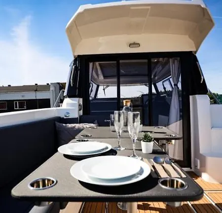 보트호텔 Siesta Luxury Boat - Na Lodzi W Marinie Solnej 코워브제크