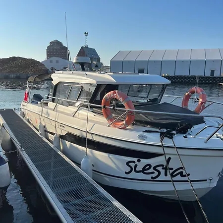 Siesta Luxury Boat - Na Lodzi W Marinie Solnej 보트호텔 *