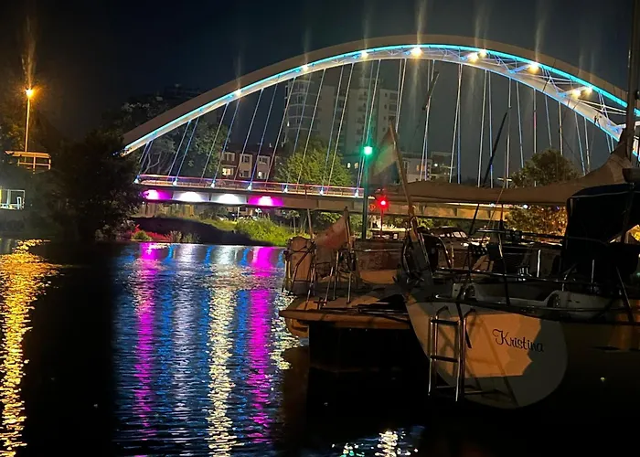 Siesta Boat 보트호텔 코워브제크