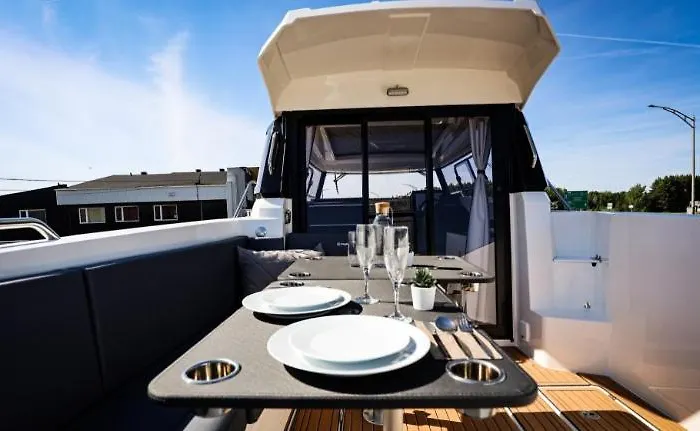 ספינת מלון Siesta Boat קולובז'ג